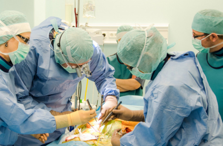 Российские врачи провели уникальную операцию младенцу с «зеркальным сердцем»